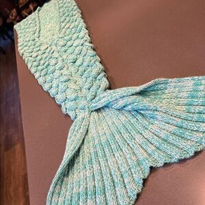 Homie Turquoise Mermaid Tail Blanket NWOT